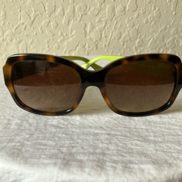 Coach: Emma (L001) Tortoise Shell Sunglasses- flaws - Picture 15 of 16